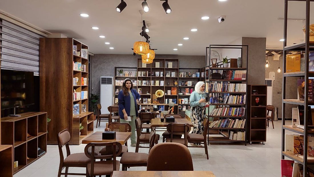 بنات روائي كبير في “مغامرة” وسط الكرخ.. “أطراس” مكتبة وأكثر (صور)