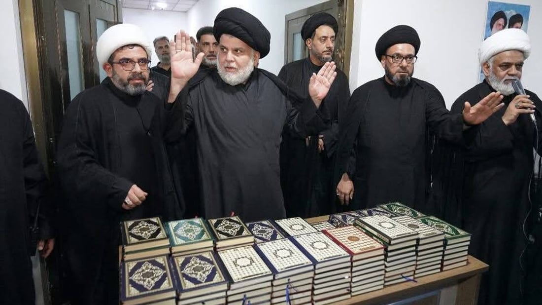 صور: مشاية أفريقيا يزورون الصدر في مرقد والده