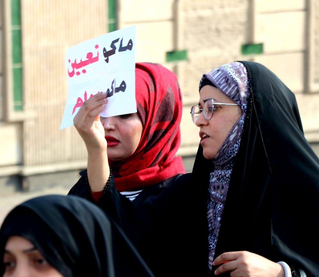 صور: بعد 3 أيام من الاعتصام.. محاضرو ذي قار يتركون خيامهم ويتوجهون إلى المحافظة