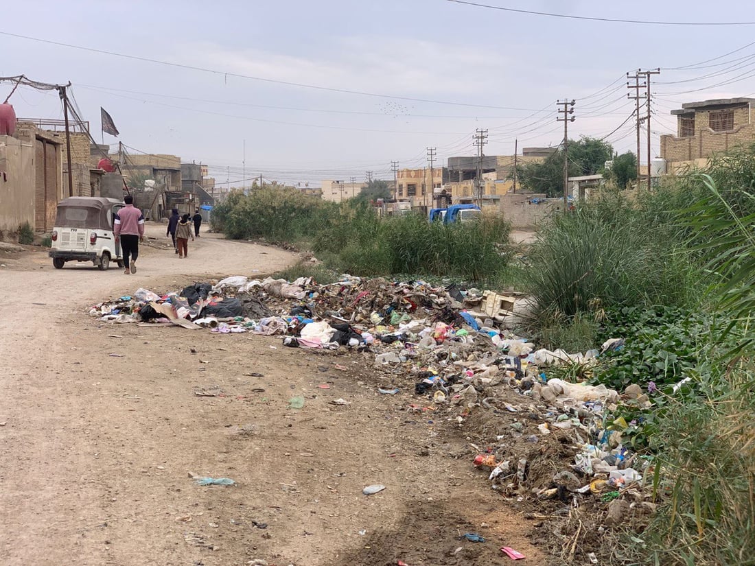 ناشط بابلي ينشر صوراً صادمة لنهر القاسم وهو “يغرق” في النفايات