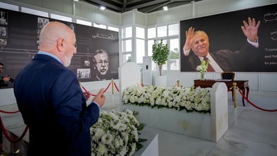 آميدي يزور ضريح طالباني.. إكليل زهور وتعهد بمتابعة النهج (صور)