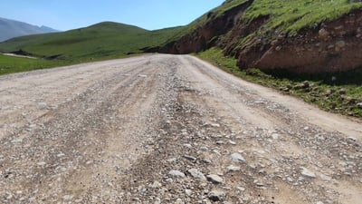 گوندی بەردەشانی سەروو داوای قیرتاوکردنی رێگای گوندەکەیان دەکەن