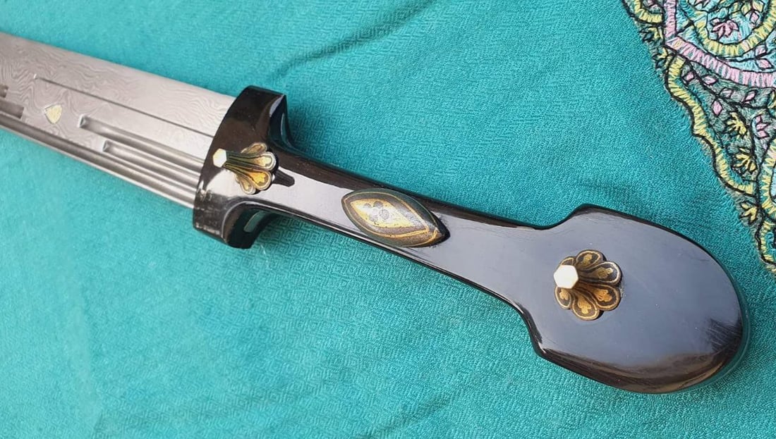 صور لسيوف طويريج البتارة.. يستغرق صنع القطعة 15 يوماً!