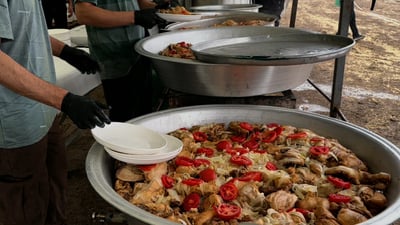 خێرخوازێک قوتابخانە و نەخۆشخانەی گوندی شەمەی عەربەتی نۆژەنکردەوە