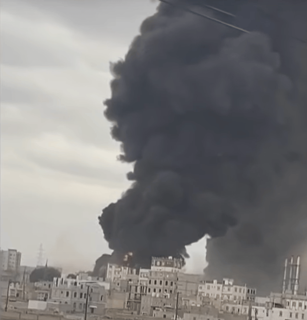 إسرائيل أخرجت مطار صنعاء الدولي عن الخدمة ونفذت 20 غارة في مدن مختلفة