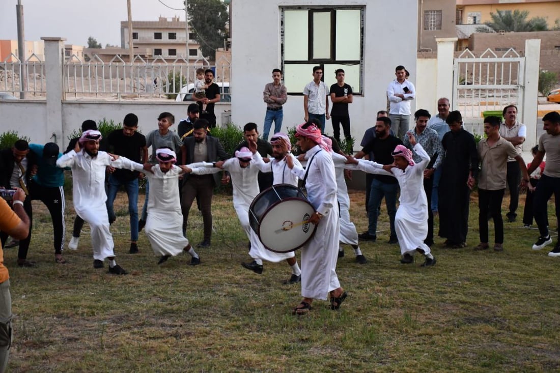 الأنبار ترقص “الجوبي” في عيد الاستقلال بمشاركة نجم “عراق آيدول” (صور)