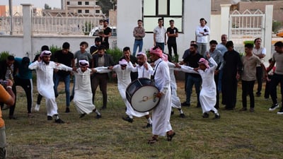 الأنبار ترقص “الجوبي” في عيد الاستقلال بمشاركة نجم “عراق آيدول” (صور)