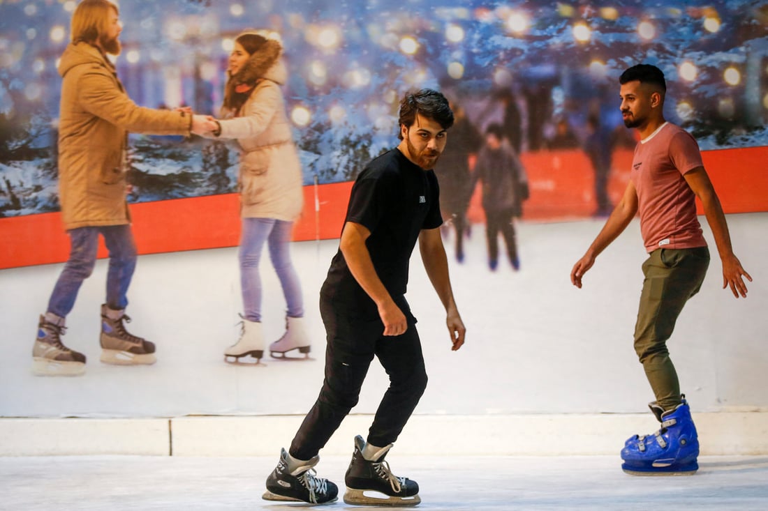 Iraqis skate at the Zayouna Mall ice skating rink in the capital Baghdad (Photo by AHMAD AL-RUBAYE / AFP)