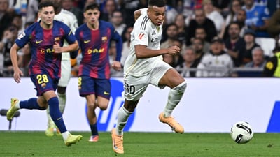 ریال مەدرید كلاسیكۆی لە بارسێلۆنا بردەوە و پێنج خاڵ دووركەوتەوە