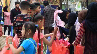 بغداد: نزهة وملابس العيد لعشرات الأطفال في مدينة الألعاب (صور)