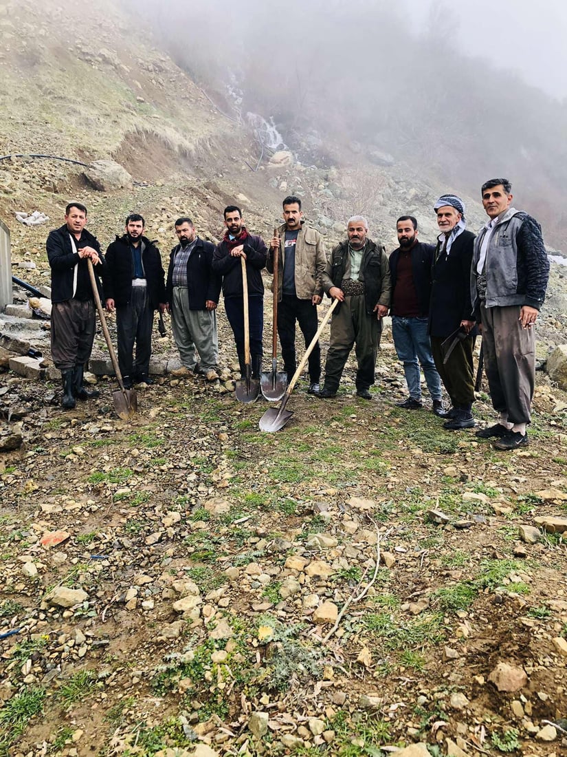 به‌ هه‌ره‌وه‌زى پڕۆژه‌ى ئاوى خواردنه‌وه‌ى گونده‌كه‌یان خاوێنكرده‌وه‌