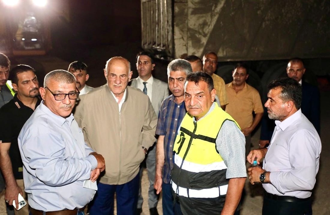 صور الوزير العراقي بـ “قمصلة” شتوية في البصرة تحيّر المعلقين!