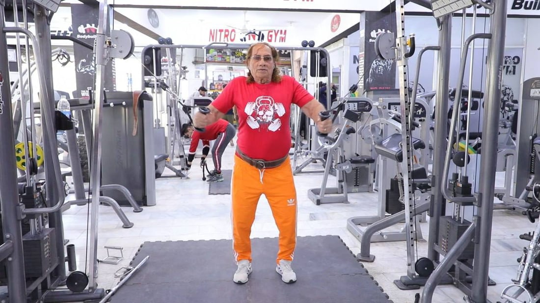 ثمانيني من واسط يواصل تمارين “الحديد”: تدربنا بقطع “السكراب” قبل نصف قرن (صور)