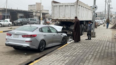 سائق “اوبتيما” حاول تفادي دهس دراجة فدخل بـ “تريلة” شمال البصرة