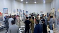 فنان هيتاوي لوحاته لا تسعها القاعات.. عرض 70 عملاً ويتفنن بالخطوط والفخار (فيديو)