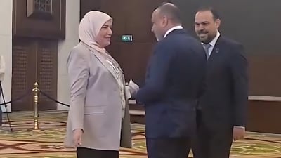 أزمة الرواتب سترفع الدولار؟ “اختفاء التريليونات” أخطر من “تجميد وزير”