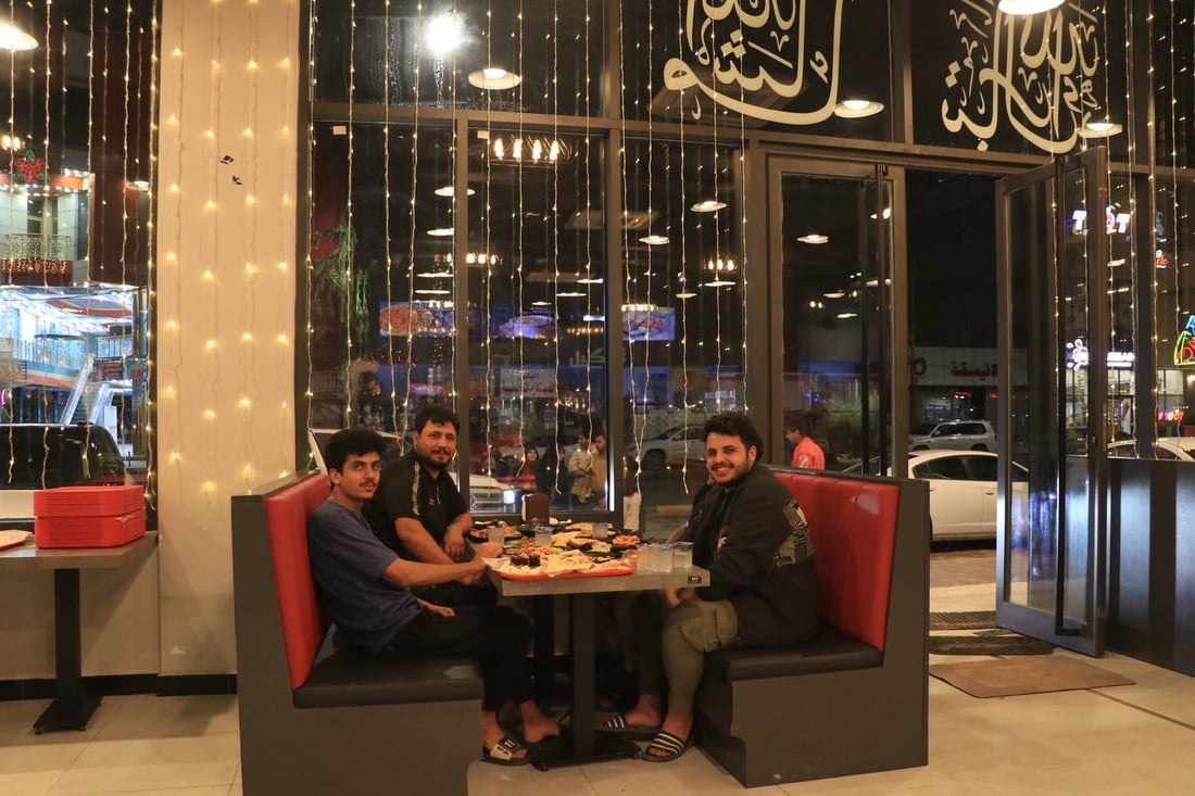 سحور الكوت.. 40 طبقاً عند جعفر الخاصكي في “فود هاوس” بـ 8 آلاف للشخص (صور)