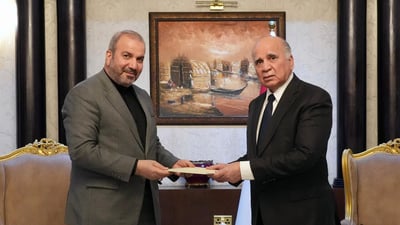 العراق يتسلم رسالة من إيران بيد السفير آل صادق