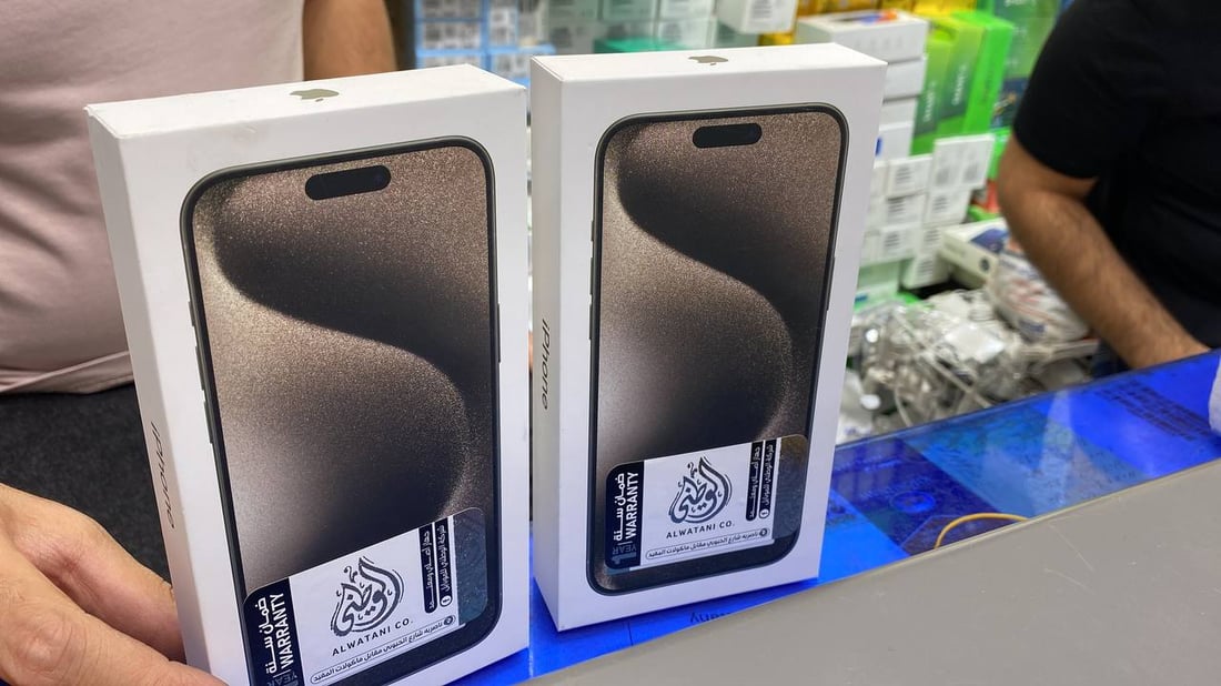 أول من أدخل أيفون 15 إلى الناصرية: بعت 20 جهاز “تيتانيوم” والسعر ناطح 3 ملايين