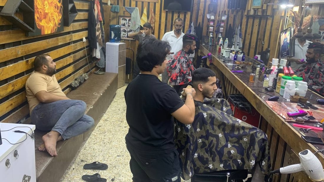 سكنة حليجة في الدورة يعزفون عن الحلاقة لإقناع “الباحث الاجتماعي”!