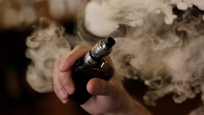 پزیشکێک: بەکارهێنانی جگەرەی ئەلیکترۆنی لای هەرزەکاران زیادی کردووە