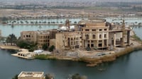 ادعى المسؤولية عن عقارات نظام صدام.. أمر اعتقال بحق 
