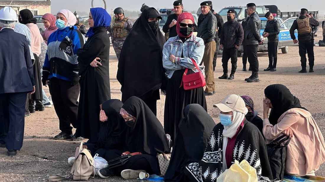 بنات هندسة النفط يذكّرون الوزير بوعد التعيين.. صور من تظاهرة غاز الجنوب بالبصرة