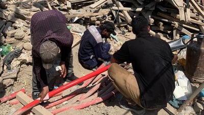 الكوادر وصلت لإصلاح كيبل تسبب بانقطاع الكهرباء عن 6 أحياء في سوق الشيوخ (صور)