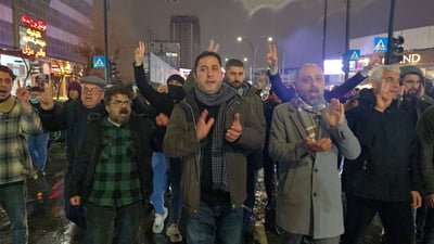 رۆژئاوا لە ژێر هێرشێکی تونددایە؛ لە باشوورەوە تا تاراوگە کوردان رژانە سەر شەقام