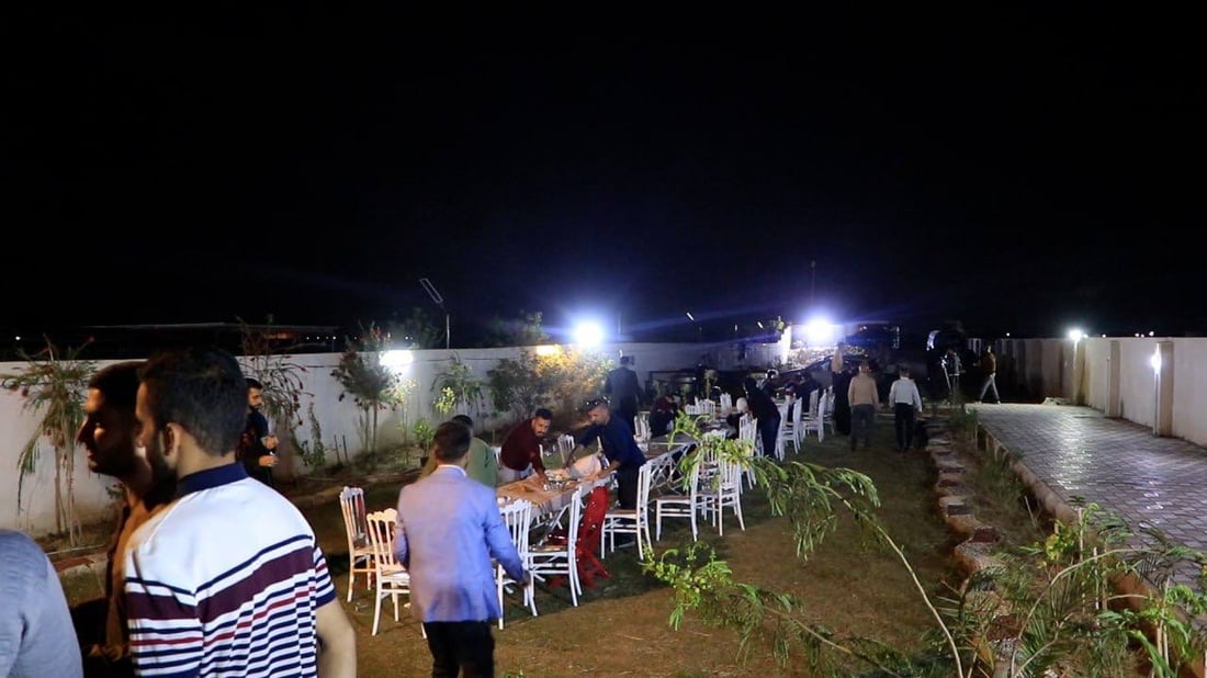 وقارئ القرآن من إيران.. أطفال هشام الذهبي في إفطار جماعي (صور من الكوت)