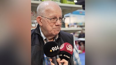 المؤلف الإنكليزي ستيف كلارك في معرض أربيل ومعه الكثير من أفكار وكتب ماركس