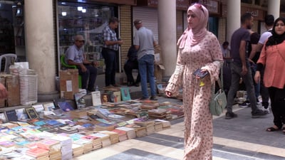 مدّعو المهدوية في العراق جذبوا القرّاء مع شعر السيد خلف في جمعة المتنبي (فيديو)