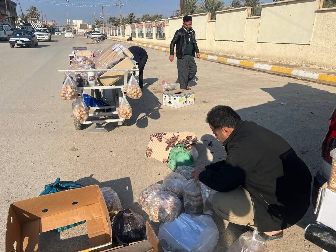صور: باعة كرد من أربيل في الأنبار.. ينادون بالجوز وقمر الدين