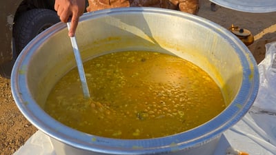 بۆ نانی بەیانی نۆکاو و بۆ نیوەڕۆ گۆشتی بەرخ بۆ دەنگدەران ئامادە کراوە