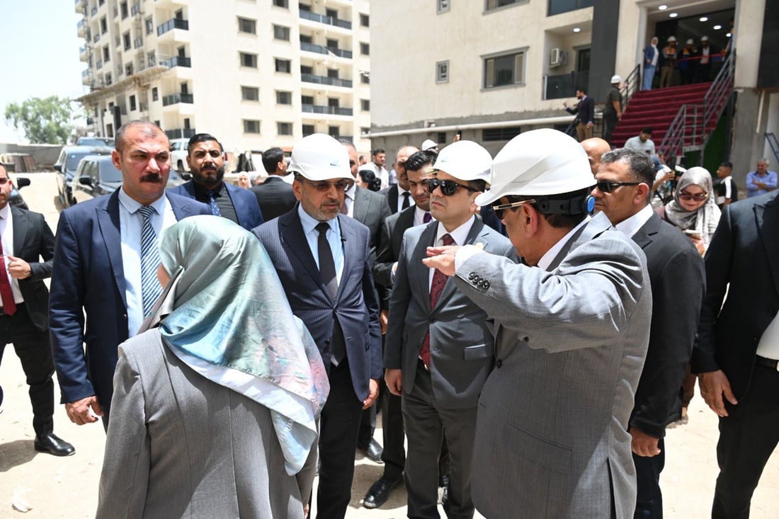 صور: وزير العمل يعلن توزيع أول وجبة من الشقق السكنية في مجمع دار السلام