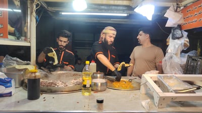 “بەین بەین درۆن تێ، موبەڕیدەش ئیش پێکەین دەڵێ هەوای پێنجوێنە”