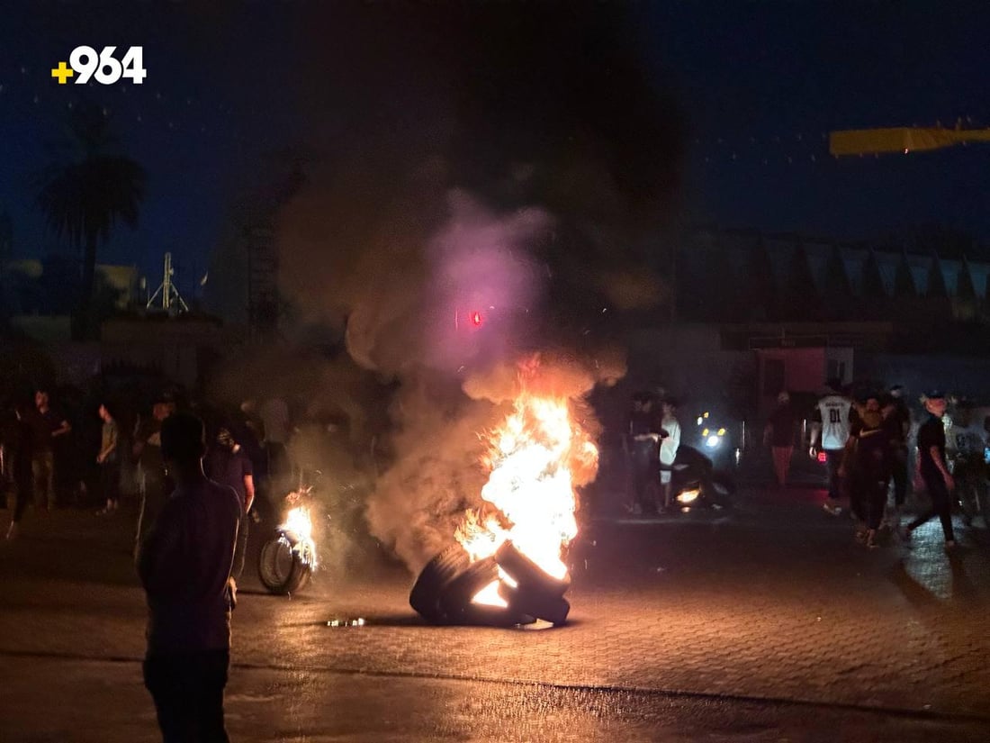 صور من احتجاجات أيمن الكوت: مسيرة غاضبة عبرت “الأحدب” بالإطارات والنار