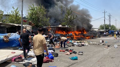 صور من حريق سوق “اللنگة” الكبير وسط أربيل
