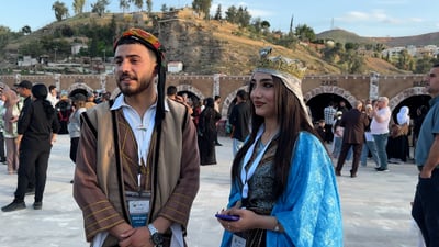 شاهد: زاخو تجمع كرد العالم في “شال وشبك”.. أزياء فلكلورية صنعت من صوف الخراف