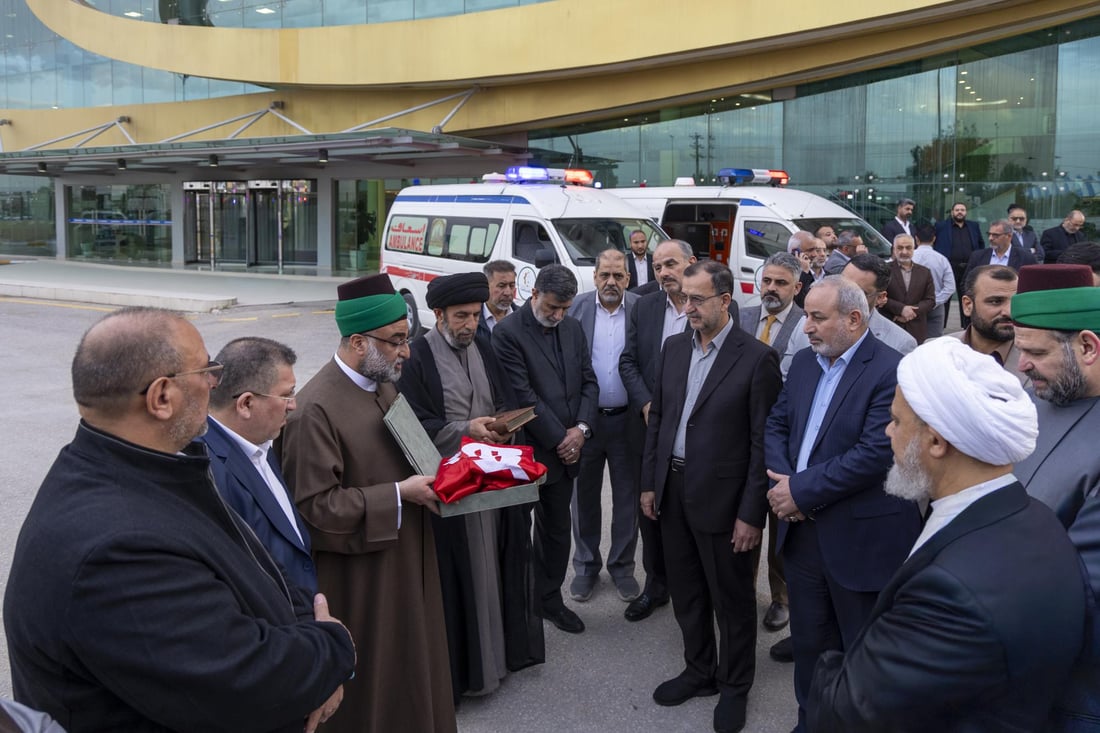 صور: العتبة العباسية ترسل 38 شاحنة محملة بالمواد الغذائية إلى إيران