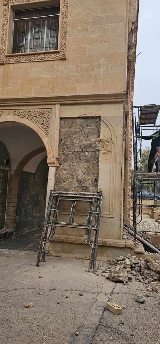 صليب راهب أرمني لجأ إلى العراق.. كنيسة بهنام واخته سارة تستعيد الجداريتين (صور)