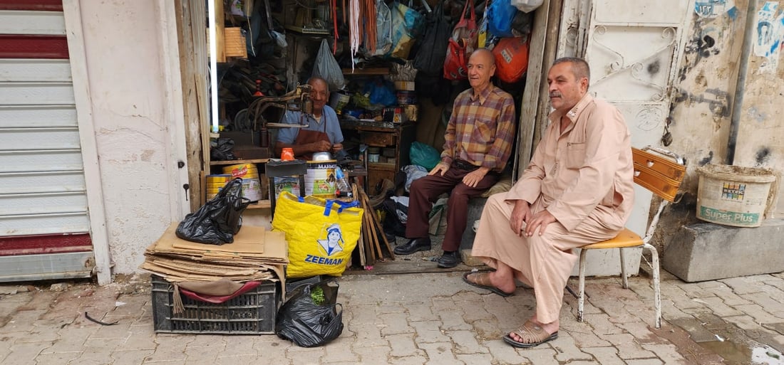 اسكافي “مام جلال”.. الأقدم في كركوك وترك المحاماة قناعة بحرفة متوارثة (فيديو)