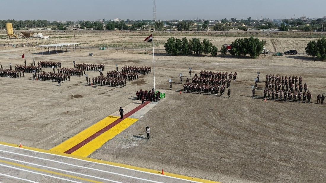 صور من الاستعراض العسكري لخريجي دورة عقود الشرطة في واسط