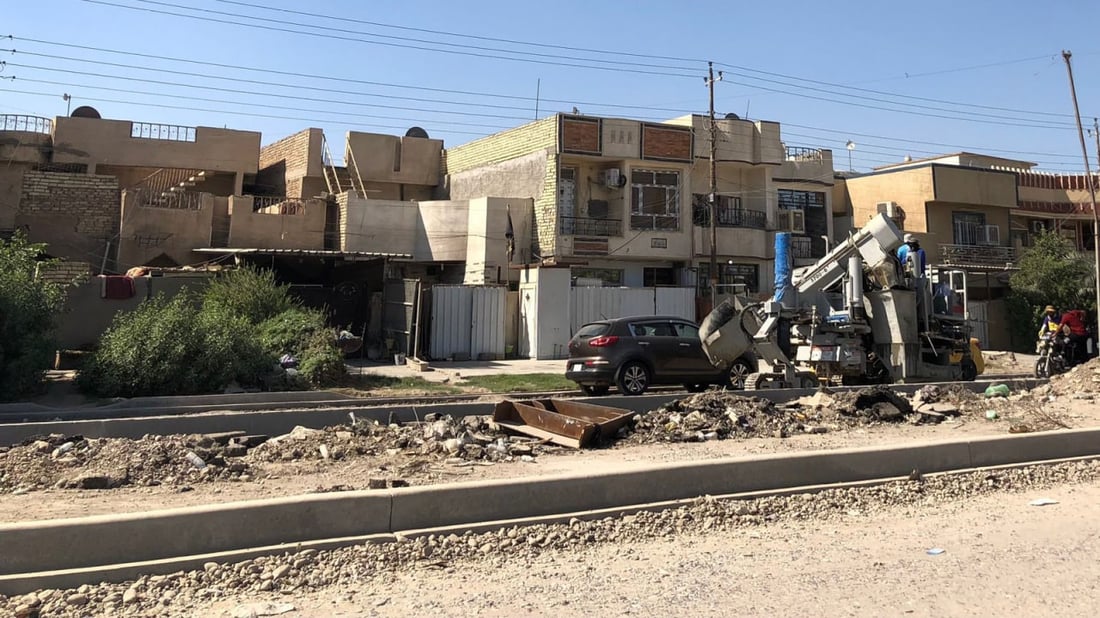 “صبة رصيف فقط” خلال عام!.. صور من مشروع شارع الرفاق “البطيء” في بغداد