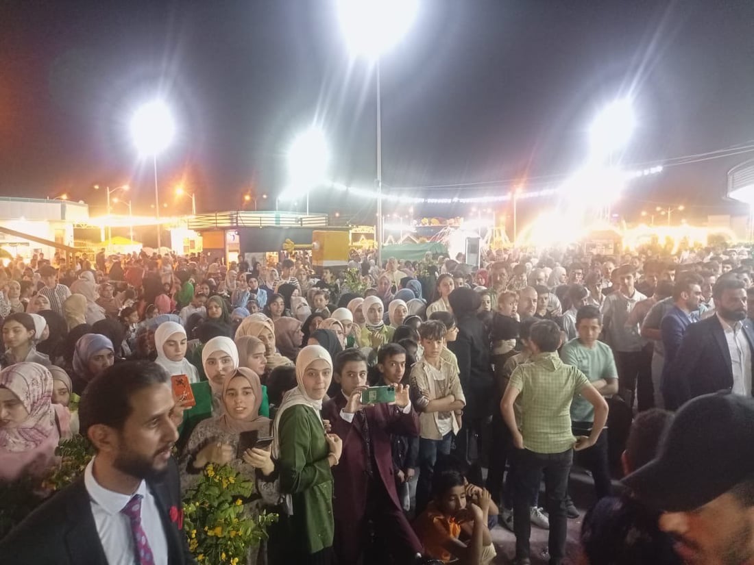 أمسية سعيدة في “فلوجة لاند”.. مئات المعفيين يحتفلون مع أسرهم (صور)