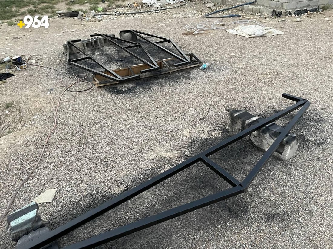 صور من القرنة: “سيف” يلحم هياكل مواكب الفقراء ويصبغها مجاناً