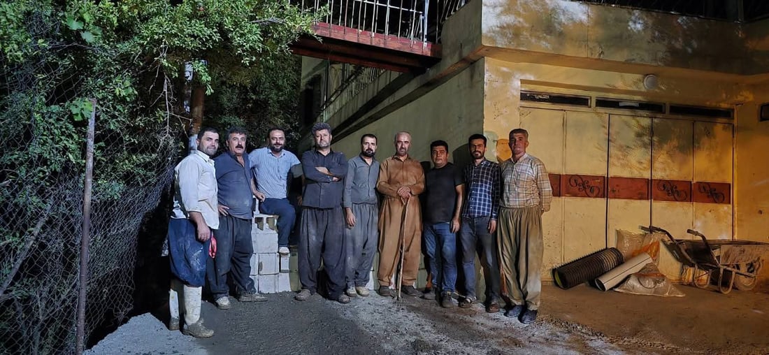 هاوڵاتیانى گوندى سه‌رگه‌ت لەسەر گیرفانی خۆیان رێگای گونده‌كه‌یان دروست ده‌كه‌ن