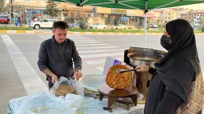  هاوسەرن و لە شەقامی زەرگەتەی سلێمانیه پێكەوە ناوساجی دەفرۆشن 