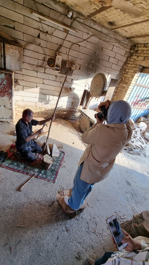 صور: الكاميرات تجذب فتيات ميسان.. تنافس مع الرجال لتوثيق حياة الشارع