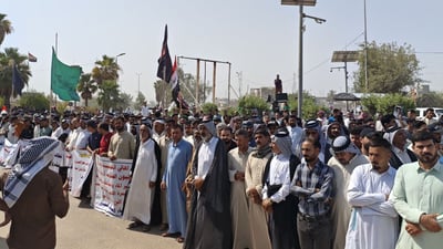 عشائر الغزالي والخميسية تتظاهر أمام مبنى الحكومة المحلية في بابل (صور)